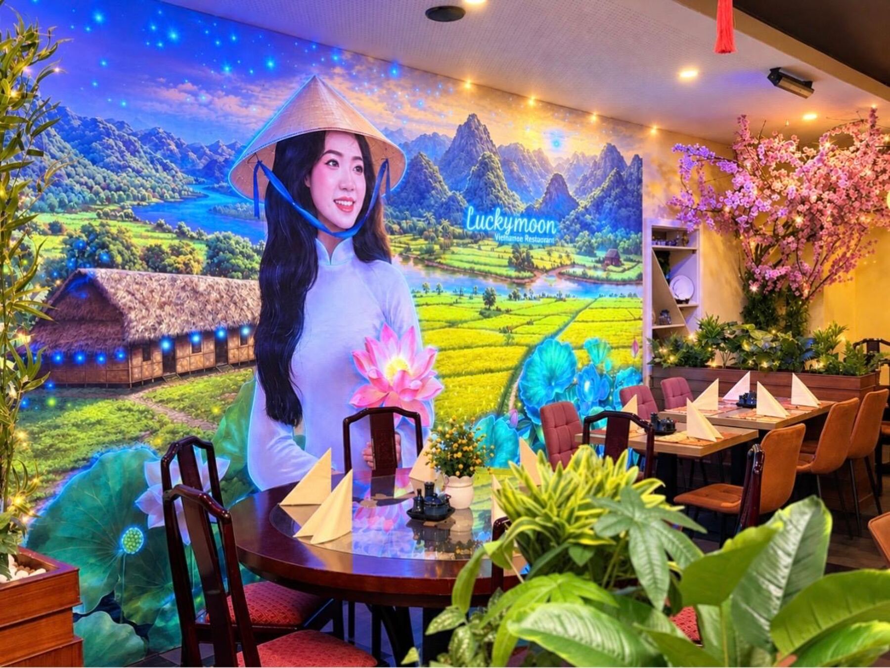 Wandbild mit Reisfeldern und Lotus im Luckymoon